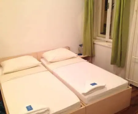 Ana Hostel *